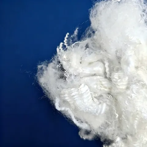 Extra-white non-siliconized polyester fiber